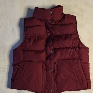 American Eagle puffer vest Red size M
